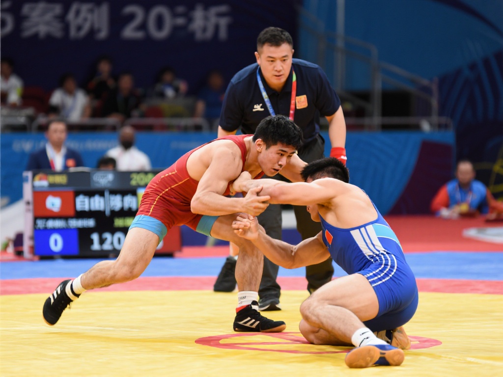 中国摔跤队亚锦赛勇夺1金2银2铜谱新辉 案例分析:胜负之间的关键因素
在男子自