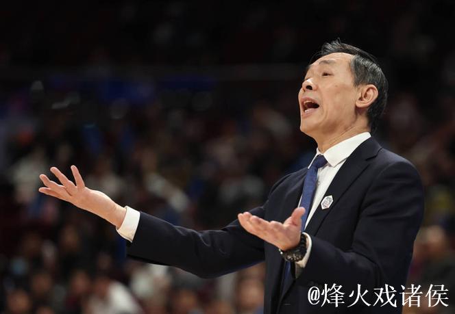 CCTV5播北京男篮VS辽宁，3人给杨鸣惊喜，许利民固执，谁会首败